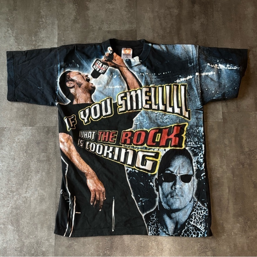 VTG WWE 2000 The Rock “If you smell what the rock is cooking” T-Shirt AOP Medium